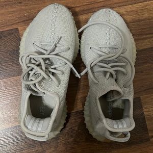 Yeezy Boost 350 V2